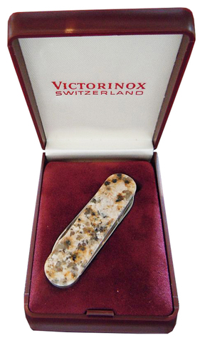 Нож-брелок Victorinox Classic LE, 58 мм, 4 функции, натур.камень, Baltic Brown (подар.упаковка) (0.6200.58)Купить